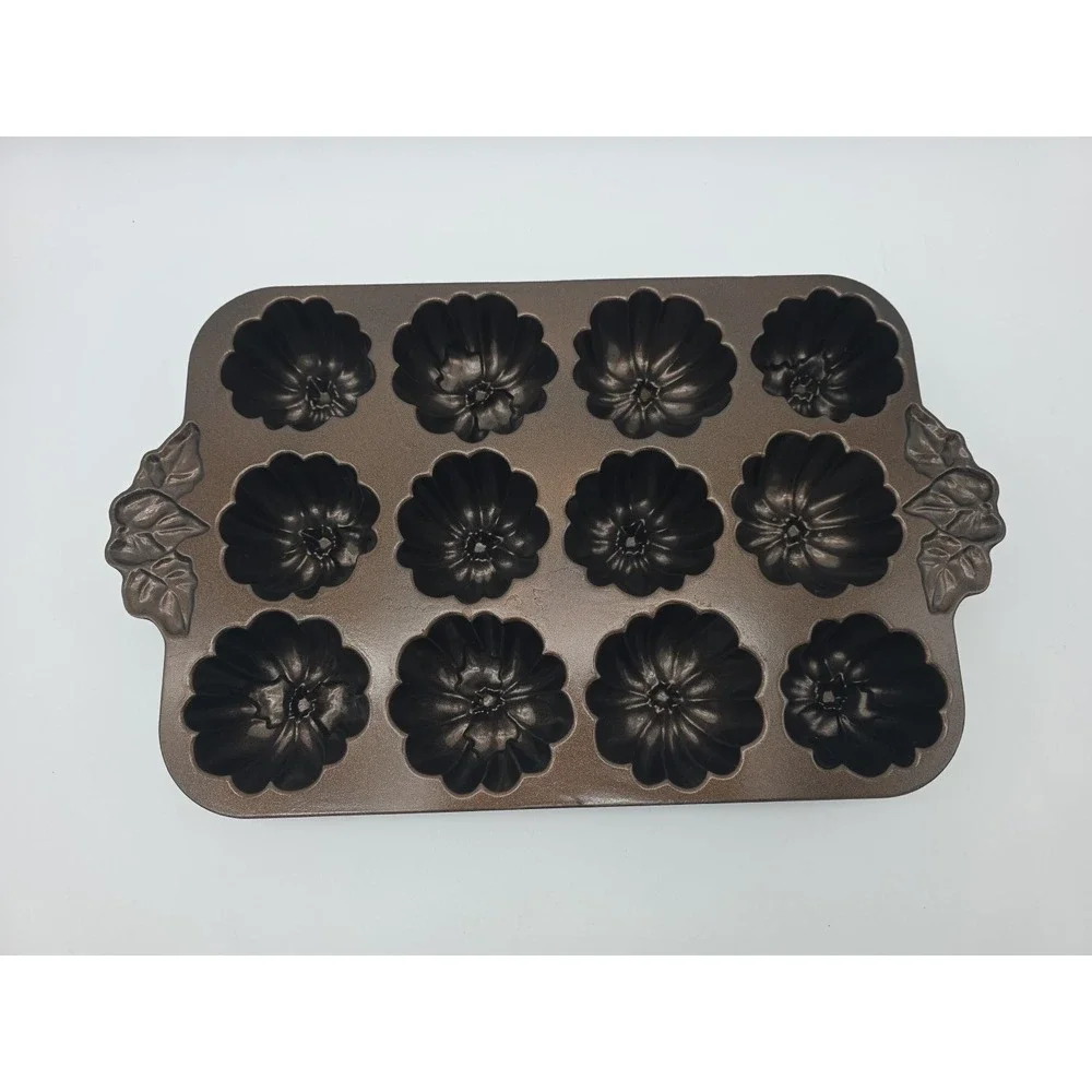Nordic Ware Pumpkin Patch Muffin Pan 6 Cup, 1.5L, 12 Pumpkins, Non-stick Pan
